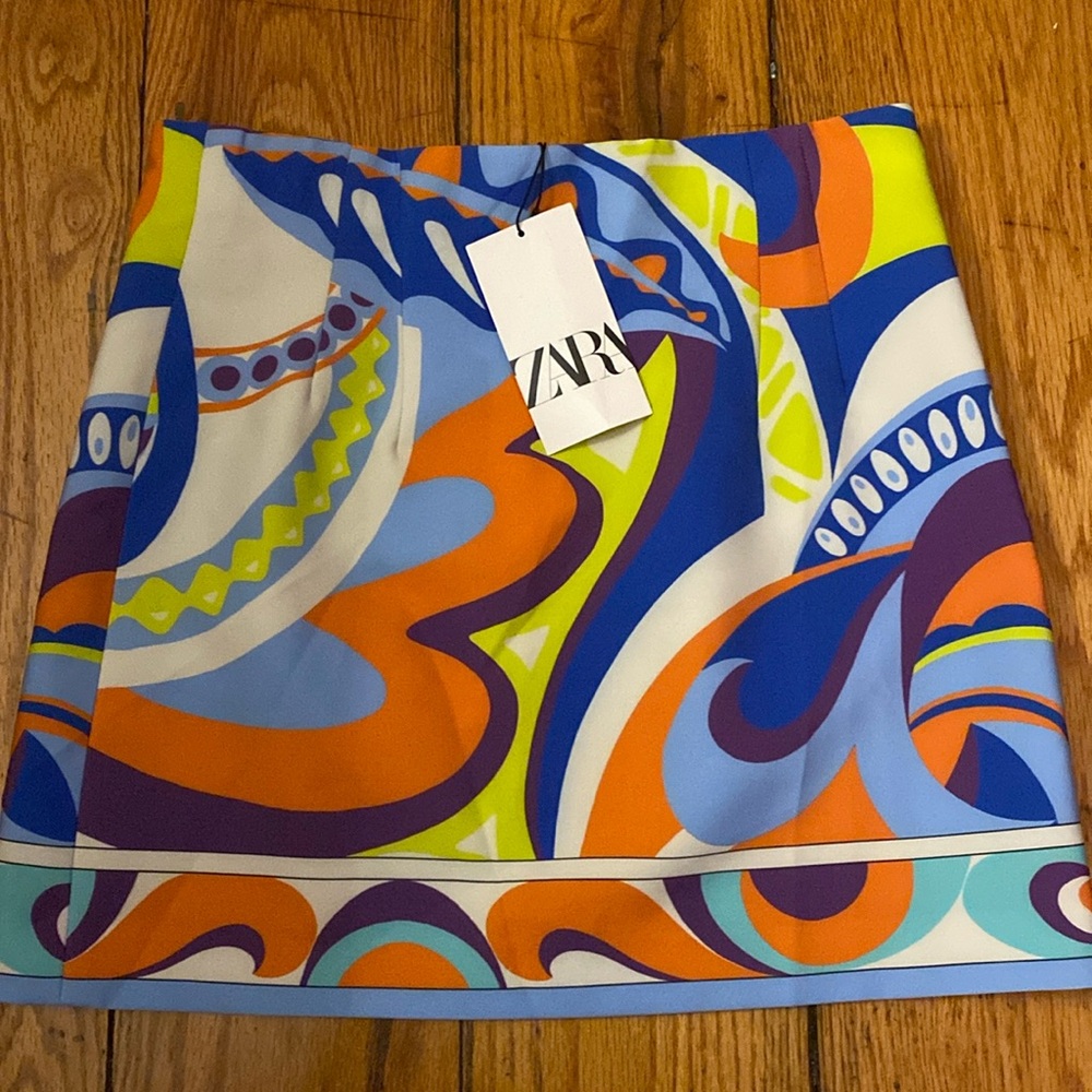 Brand new with tags! Zara SHORT PRINTED SKIRT,  Size M